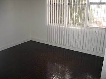 3rd image of 636 S Plymouth Blvd