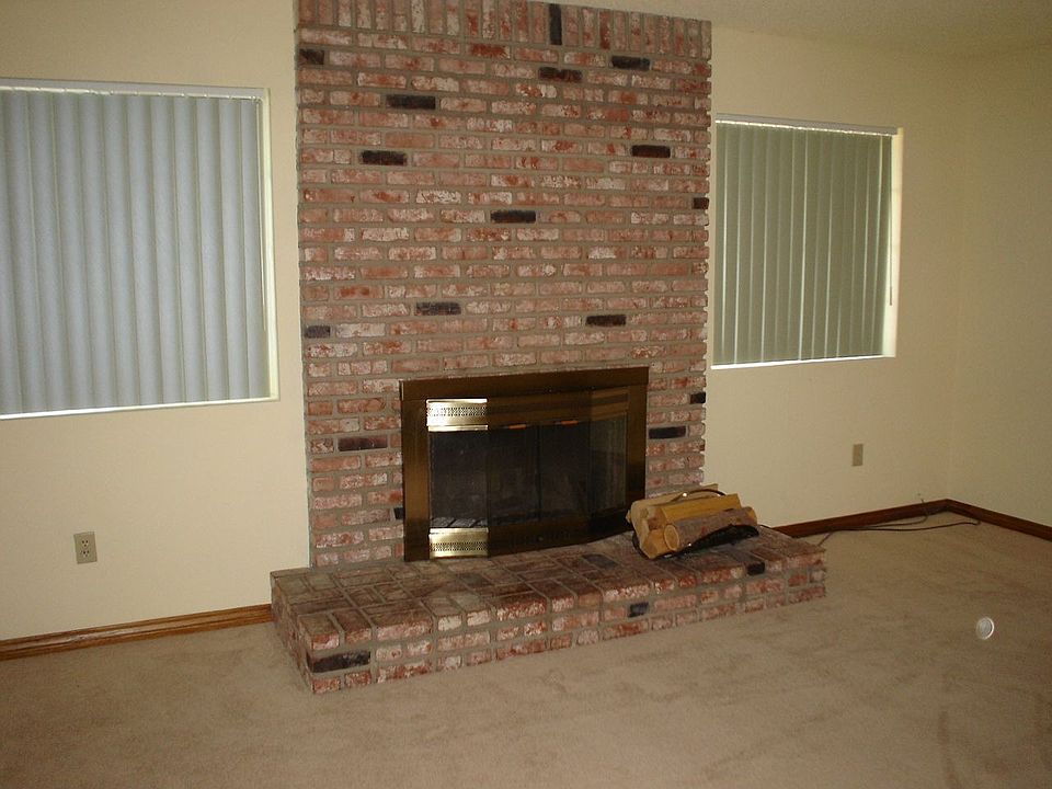 2nd image of 1102 Angelcrest Dr