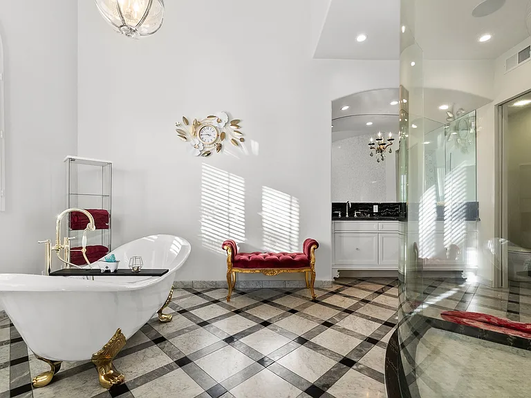 1368 N Doheny Pl — Photo 9