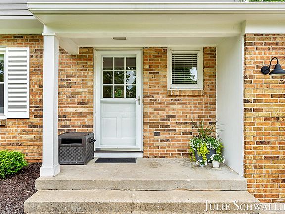 5th image of 1038 N Hampton Dr NE