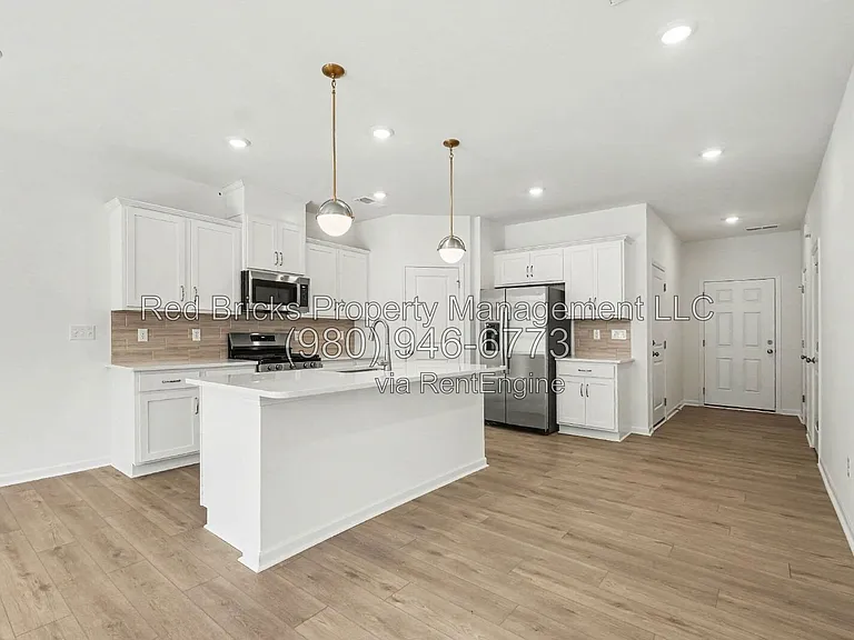826 Earhart St NW — Photo 11