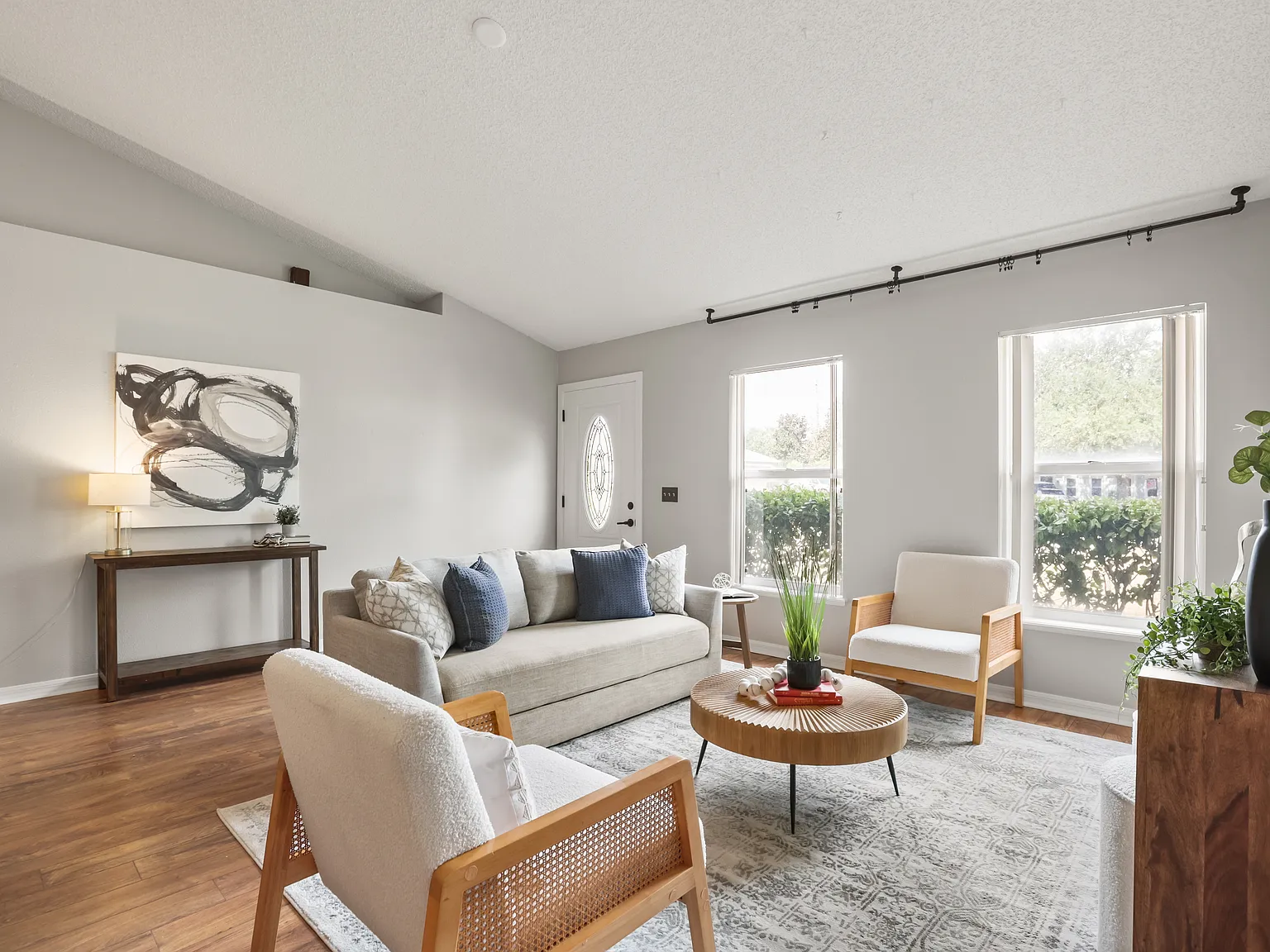 4 bed, 2129 sqft, $3,495 — Photo 2