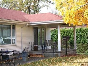3rd image of 346 Yvonne Dr