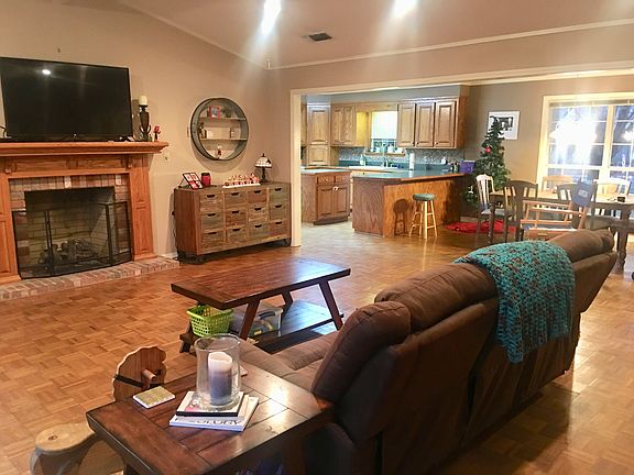 4th image of 22 Broadmoor Dr