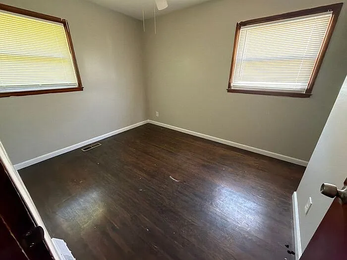 457 Shepley Dr — Photo 8