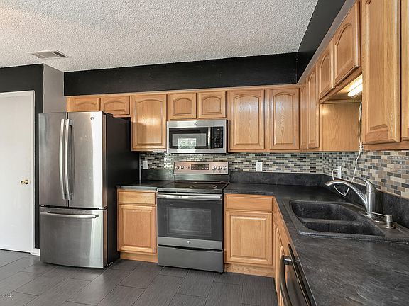 4th image of 1081 Hosbine St SE