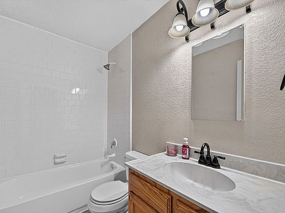 5th image of 6220 Magnolia Ln