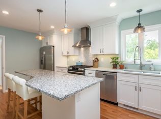 11237 N Lilac Ln, Mequon, WI 53092