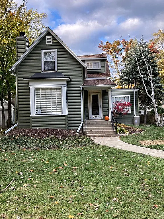 2617 Thayer St photo 1