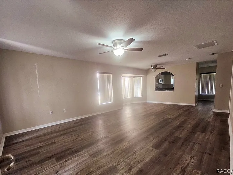 835 N Rembrandt Way — Photo 21