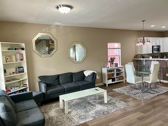 3rd image of 309 Courtney Cir