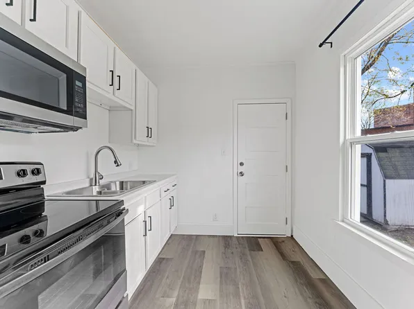 457 Ahnaip St, Menasha, WI 54952