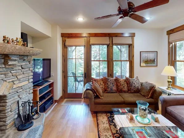 1105 Pyramid Peak Dr, Mammoth Lakes, CA 93546