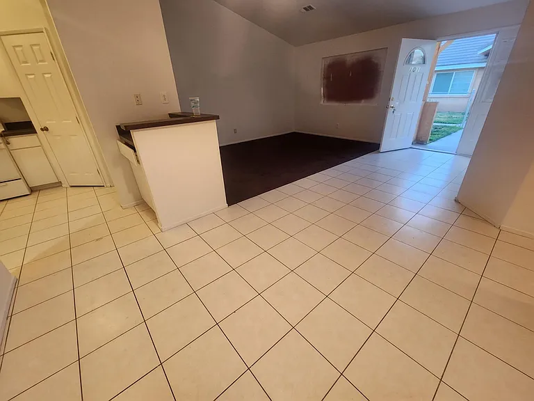 45021 Redwood Ave — Photo 12