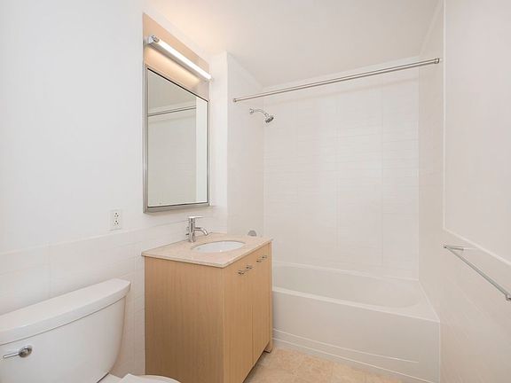 5th image of 88 Leonard St APT 1811