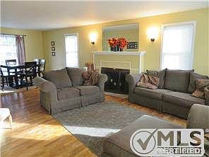 5th image of 322 W Saint Clair St