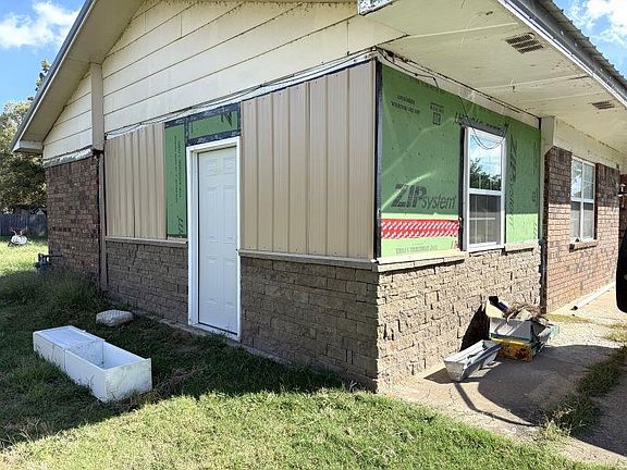 2nd image of 1033 Midway Rd
