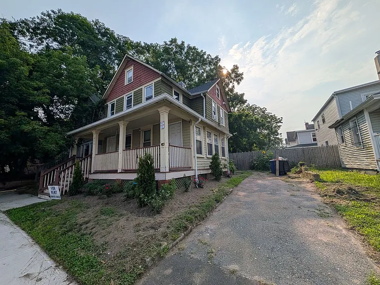 406 Comstock St — Photo 2