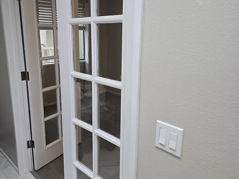 access to 2bed through dbl doors which allow light to flow in