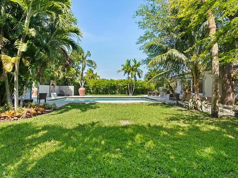 1635 Seabreeze Blvd — Photo 27