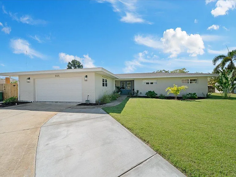 555 Norwood Ct — Photo 39