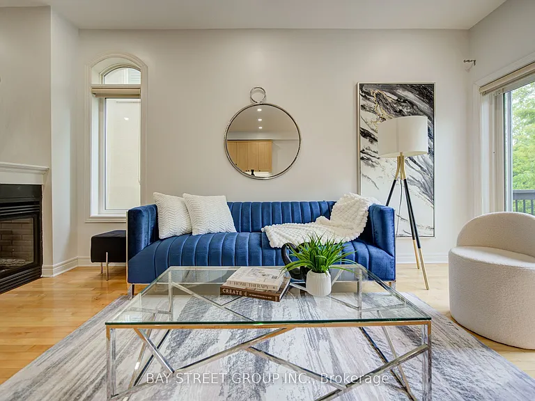46 Romance Dr — Photo 10
