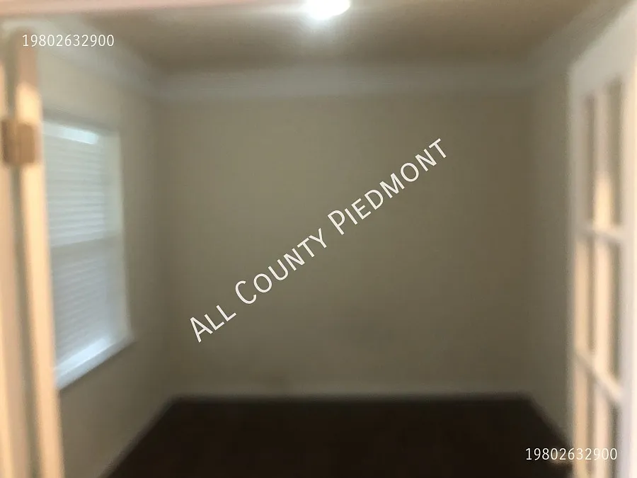 7711 Kelburn Lane — Photo 3
