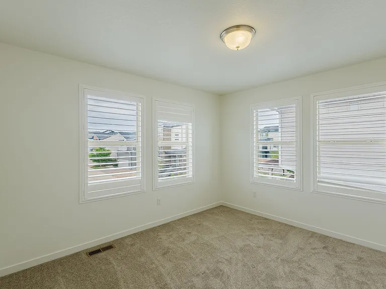 2656 Champagne Ave — Photo 39