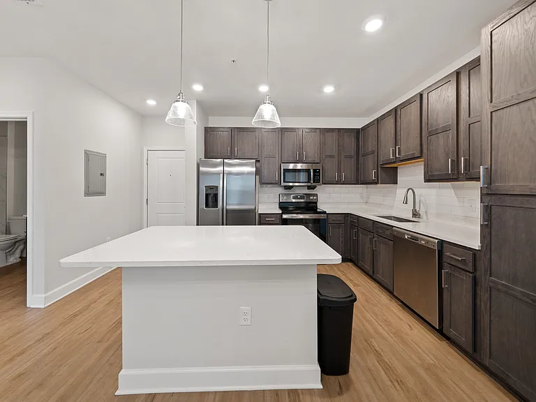 Stanford Pointe — Photo 44