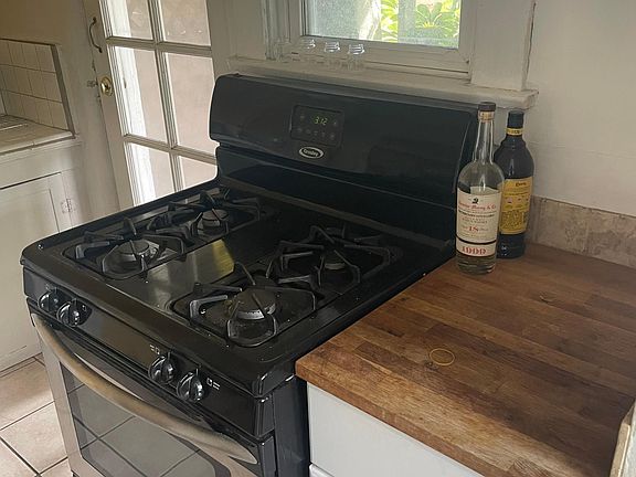 3rd image of 3345 Dwight St #3