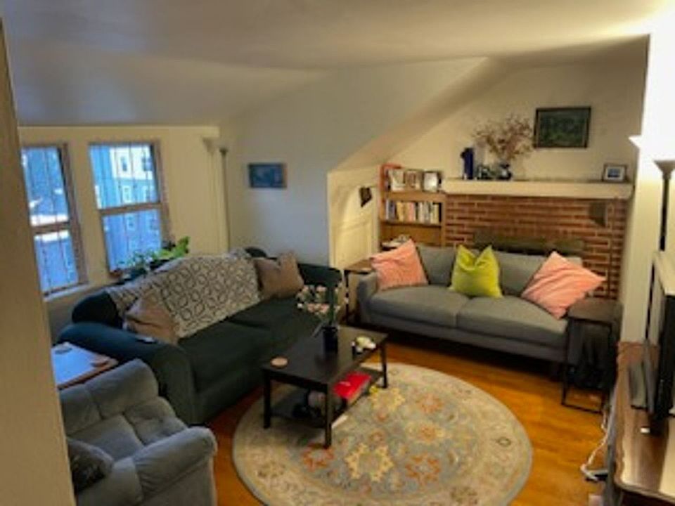 1st image of 823 N Garden St