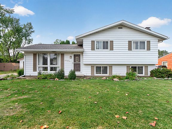 4th image of 1286 W Southfield Dr