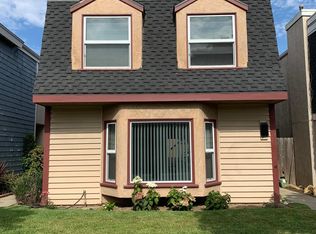 104 Huntington St, Huntington Beach, CA 92648