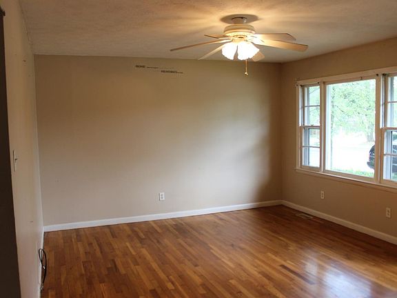 4th image of 2461 Woodhill Dr