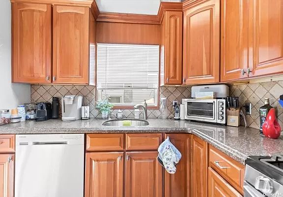 5th image of 15620 89th St