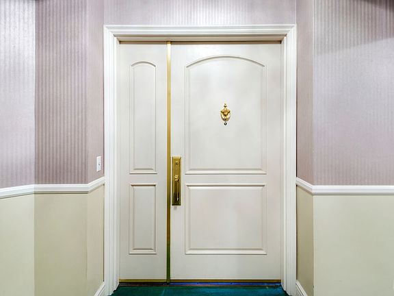 4th image of 430 N Oakhurst Dr