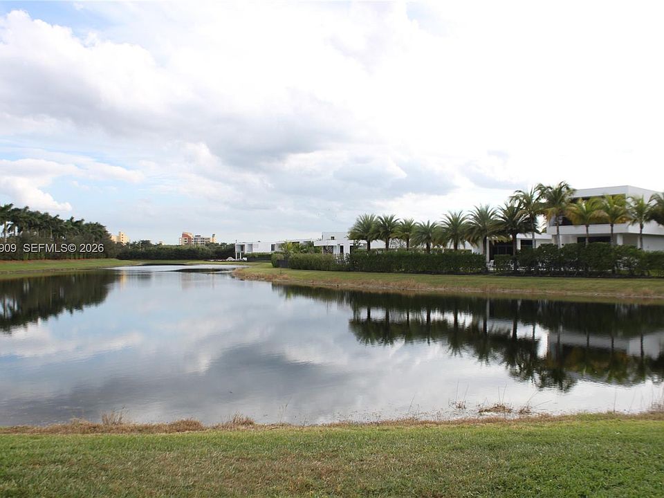 1st image of 180 Riviera Cir #30-5