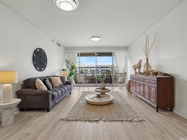 1 Keahole Pl APT 1512, Honolulu, HI 96825