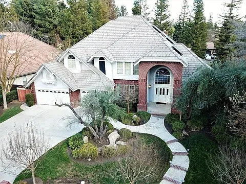 4 bed, 3.5 bath, 4065 sqft, $3,990 — Photo 2