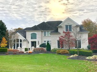 555 Deer Valley Cir, Findlay, OH 45840