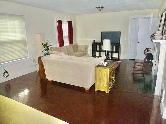 2nd image of 16 Braemore Rd APT 4