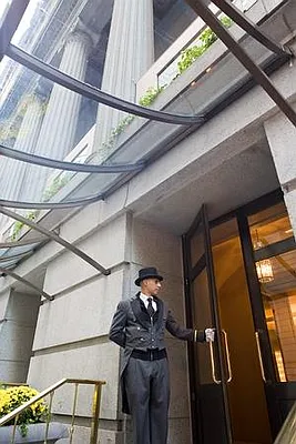 Rented by R New York | media 40