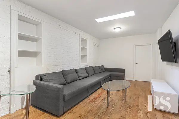 Rented by Compass | media 2