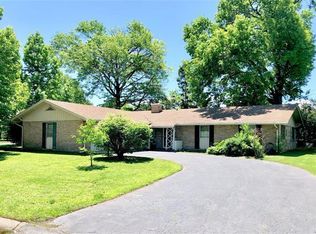 1301 Duval Dr, Godfrey, IL