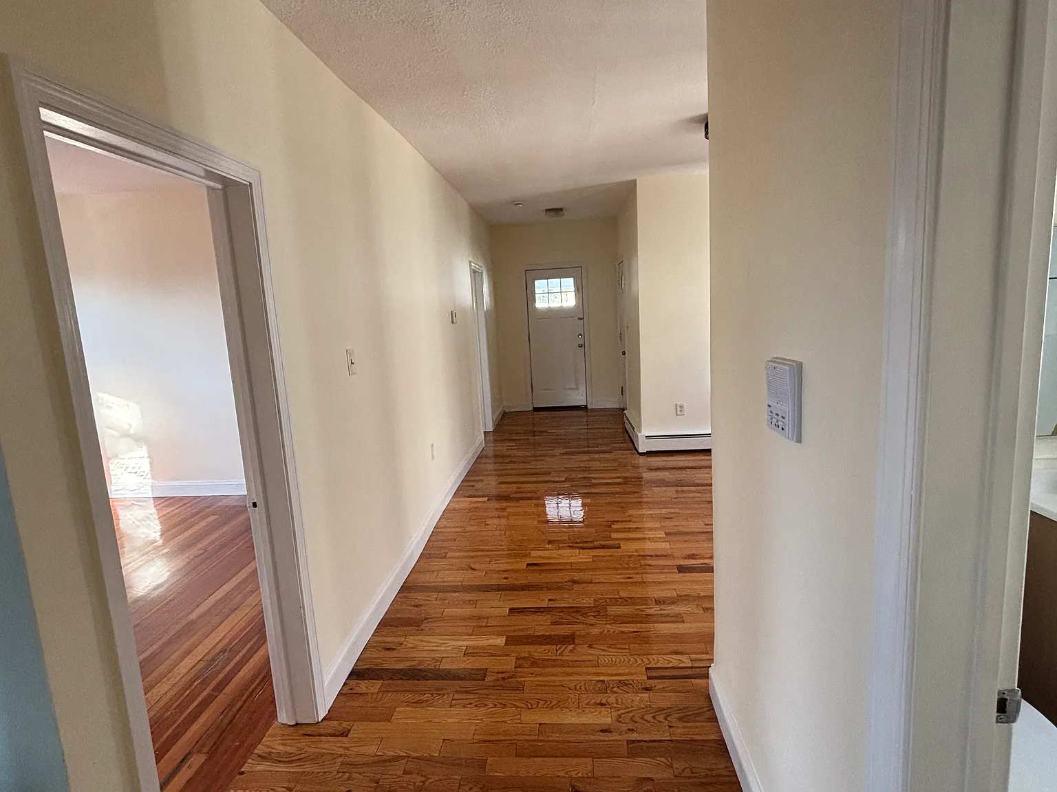 3 bed, 1100 sqft, $3,200 — Photo 3