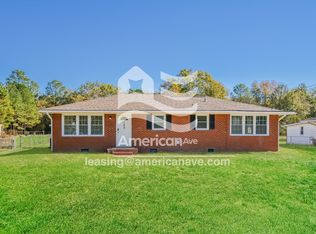 185 Sandclay Dr, Spring Lake, NC 28390