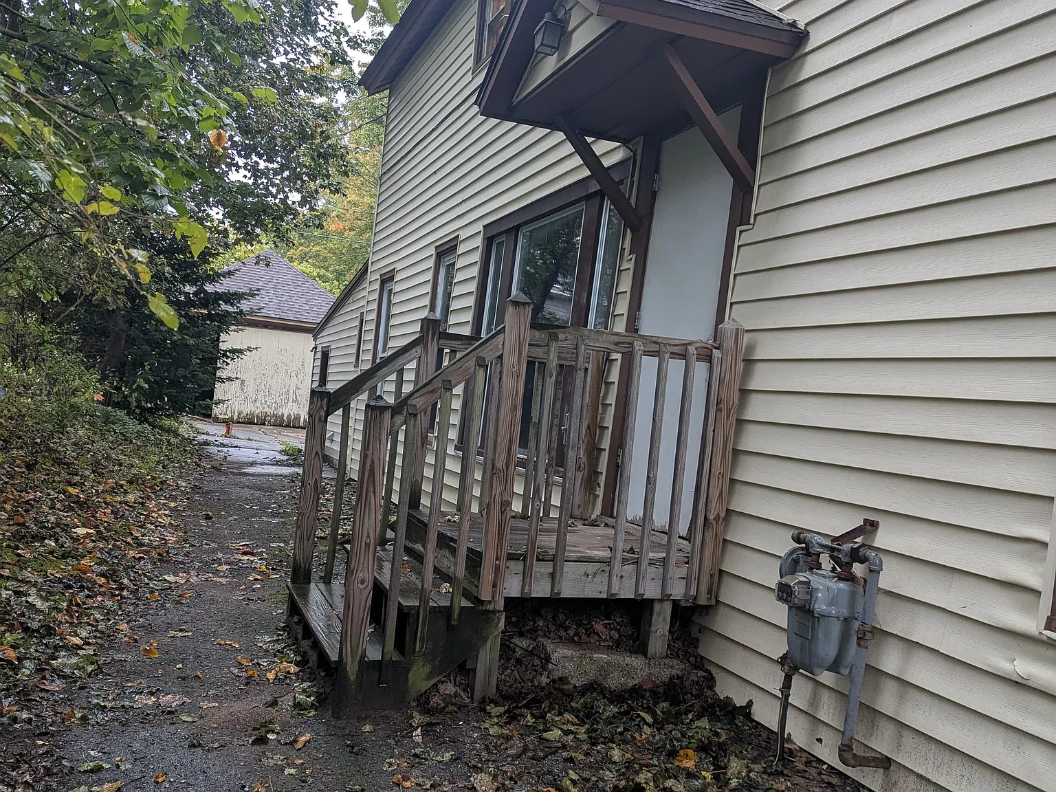 3 bed, 1200 sqft, $1,300 — Photo 2