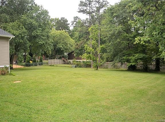 5th image of 209 Cedarwood Dr