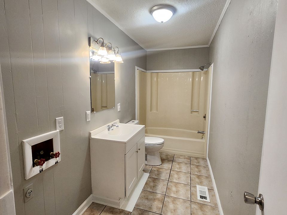 1st image of 2241 E Fairview Ave