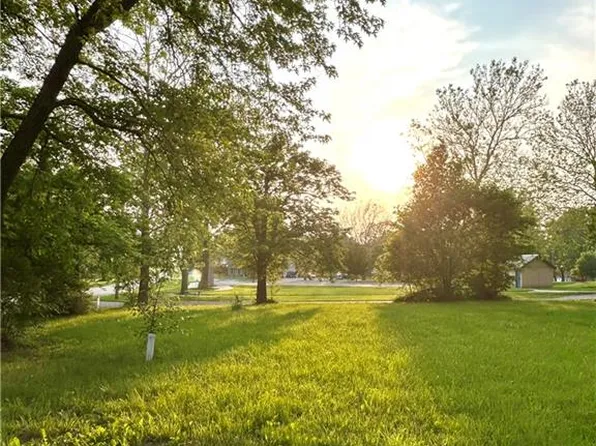 609 4th St, Winchester, KS 66097